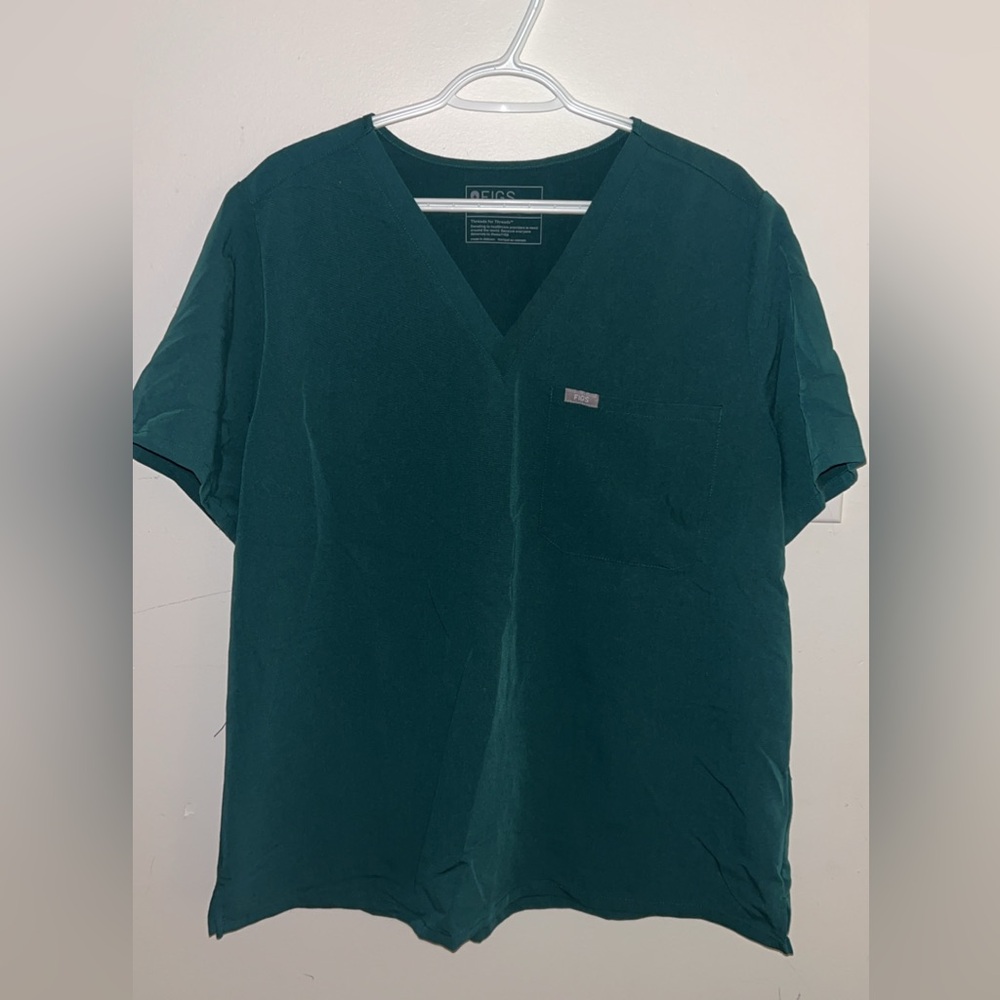 Figs V-Neck Scrub Top in for Green